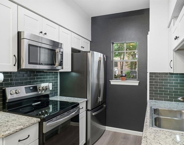 203 E 31st St - Photo Thumbnail 6