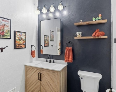 203 E 31st St - Photo Thumbnail 12