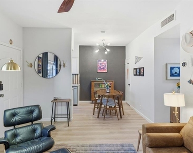 203 E 31st St - Photo Thumbnail 3