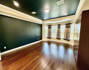 9605 Brians Path - Photo Thumbnail 14