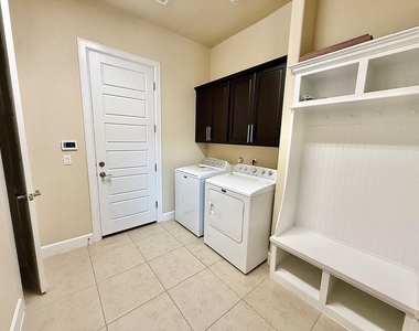 9605 Brians Path - Photo Thumbnail 27