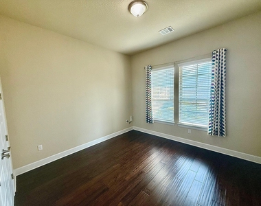 9605 Brians Path - Photo Thumbnail 11