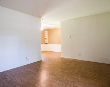 5114 Ravensdale Ln - Photo Thumbnail 4