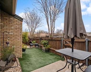 1015 E Yager Ln - Photo Thumbnail 26