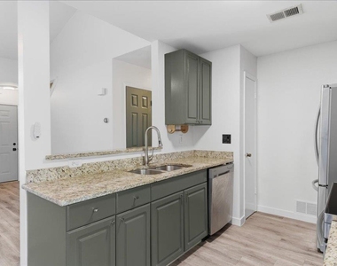 1015 E Yager Ln - Photo Thumbnail 9