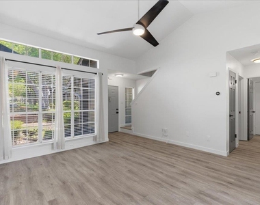 1015 E Yager Ln - Photo Thumbnail 3