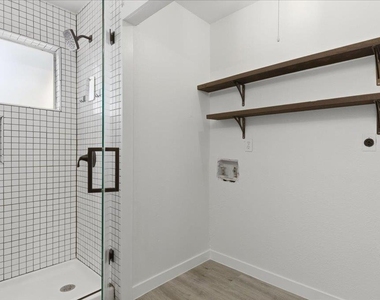 1015 E Yager Ln - Photo Thumbnail 16