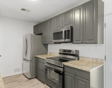 1015 E Yager Ln - Photo Thumbnail 8