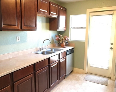 510 Harvey St - Photo Thumbnail 8