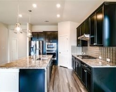109 Lorena Ln - Photo Thumbnail 9