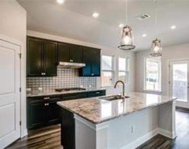 109 Lorena Ln - Photo Thumbnail 10