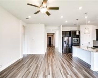 109 Lorena Ln - Photo Thumbnail 13