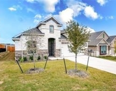 109 Lorena Ln - Photo Thumbnail 5