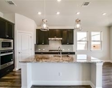 109 Lorena Ln - Photo Thumbnail 8