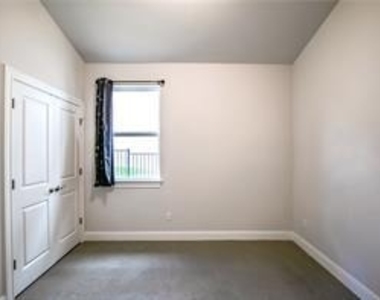 109 Lorena Ln - Photo Thumbnail 23