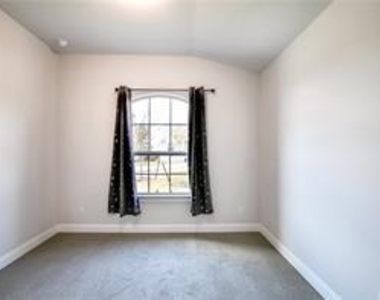109 Lorena Ln - Photo Thumbnail 26