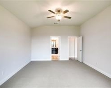 109 Lorena Ln - Photo Thumbnail 14