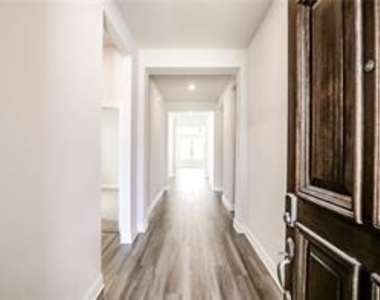 109 Lorena Ln - Photo Thumbnail 2