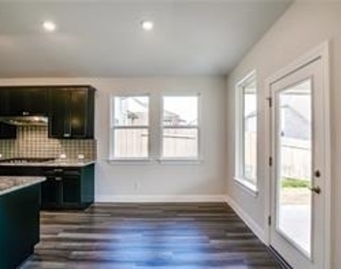 109 Lorena Ln - Photo Thumbnail 11