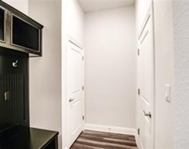 109 Lorena Ln - Photo Thumbnail 24