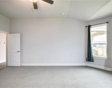 109 Lorena Ln - Photo Thumbnail 16