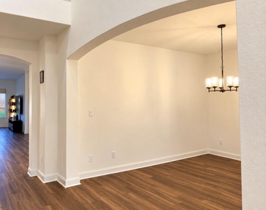 240 Canyoncrest Way - Photo Thumbnail 7