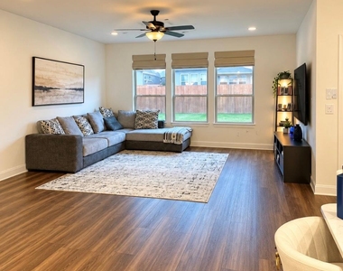 240 Canyoncrest Way - Photo Thumbnail 13