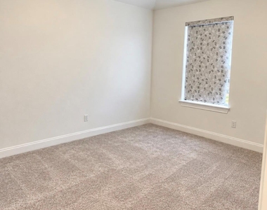 240 Canyoncrest Way - Photo Thumbnail 22