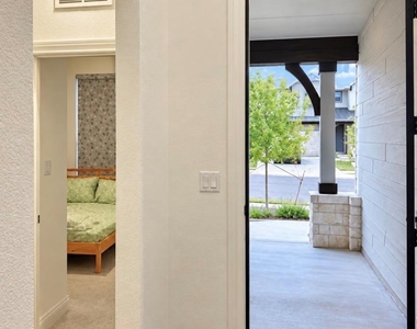 240 Canyoncrest Way - Photo Thumbnail 2