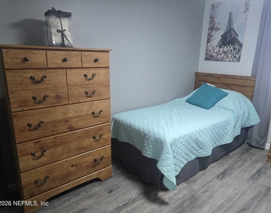 2441 Brookside Avenue - Photo Thumbnail 12
