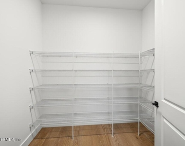 215 Pine Grove Point - Photo Thumbnail 10