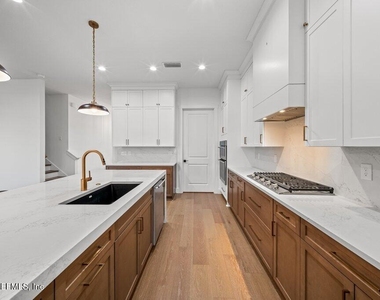 215 Pine Grove Point - Photo Thumbnail 8