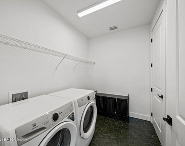 215 Pine Grove Point - Photo Thumbnail 29