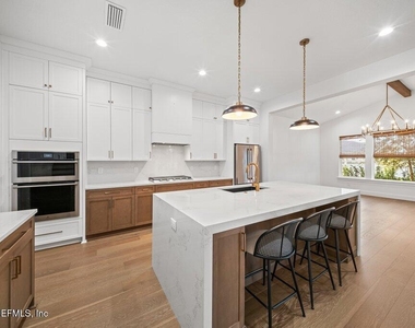 215 Pine Grove Point - Photo Thumbnail 4