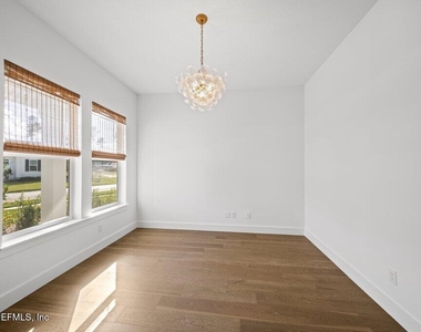215 Pine Grove Point - Photo Thumbnail 2