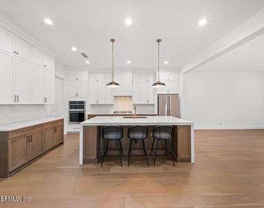 215 Pine Grove Point - Photo Thumbnail 5