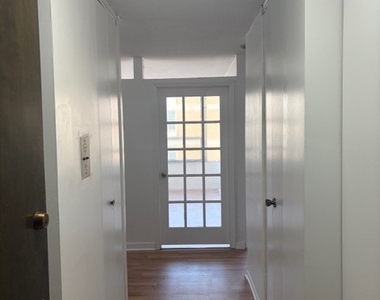 5100 N Marine Drive - Photo Thumbnail 3
