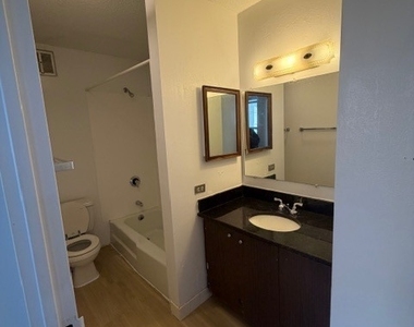 5100 N Marine Drive - Photo Thumbnail 18