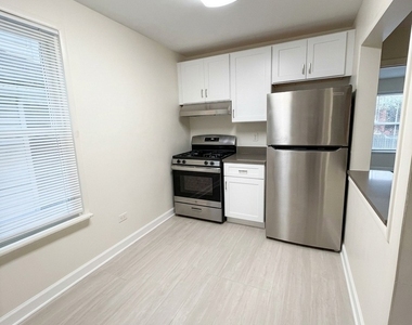 1041 Dewey Avenue - Photo Thumbnail 8