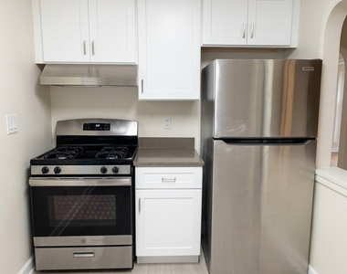 1041 Dewey Avenue - Photo Thumbnail 5