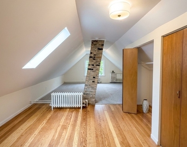 1041 Dewey Avenue - Photo Thumbnail 14