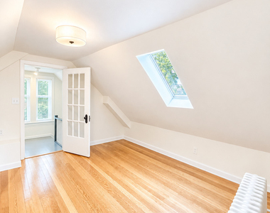 1041 Dewey Avenue - Photo Thumbnail 11