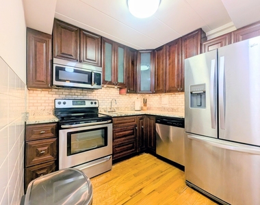 6161 N Hoyne Avenue - Photo Thumbnail 3