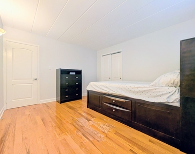 6161 N Hoyne Avenue - Photo Thumbnail 5