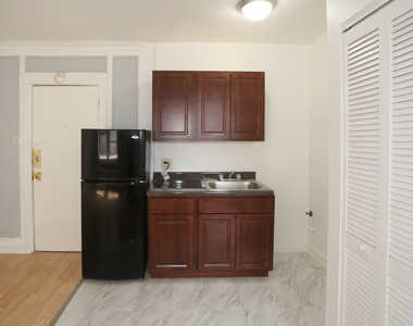 4735 N Beacon Street - Photo Thumbnail 3