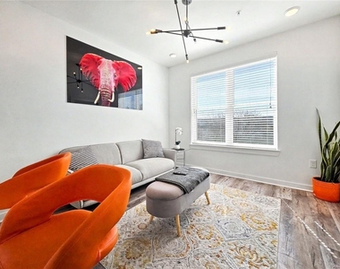 525 Parkway Drive Ne - Photo Thumbnail 8