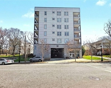 525 Parkway Drive Ne - Photo Thumbnail 2