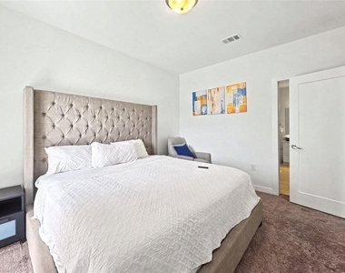 525 Parkway Drive Ne - Photo Thumbnail 9