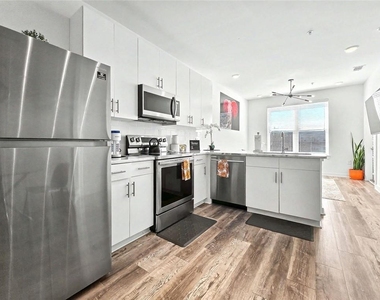 525 Parkway Drive Ne - Photo Thumbnail 3