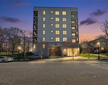 525 Parkway Drive Ne - Photo Thumbnail 1